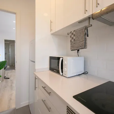 With 3 Bedrooms Apartamento